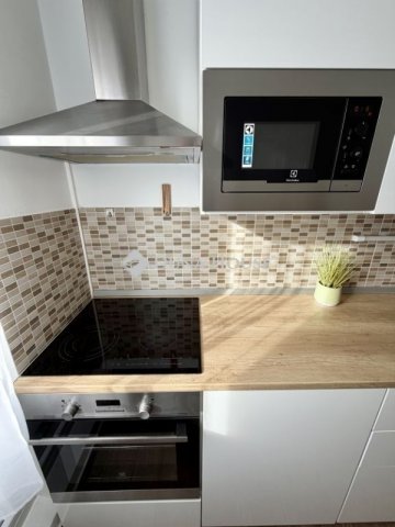 Eladó panellakás, Pécsett 41.9 M Ft, 1+1 szobás