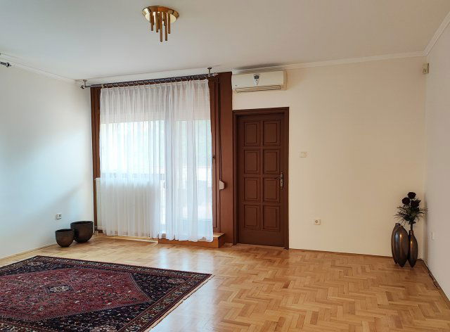 Eladó téglalakás, Pécsett, Park utcában 88.9 M Ft, 3+1 szobás