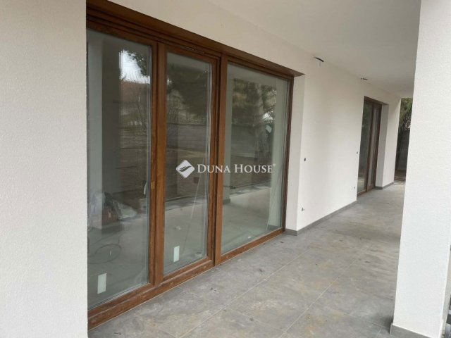 Eladó téglalakás, Pécsett 132.318 M Ft, 4 szobás