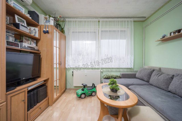 Eladó panellakás, Vácon 51.99 M Ft, 2 szobás