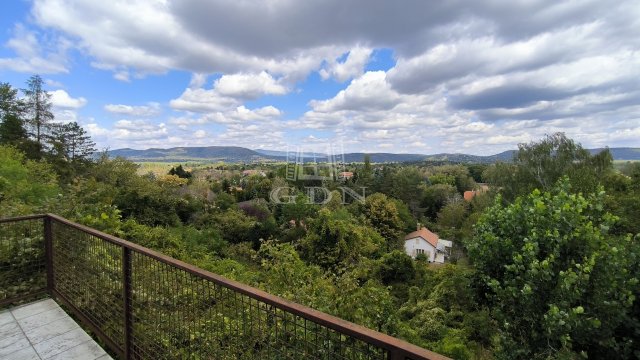 Eladó családi ház, Dunabogdányban 69.9 M Ft, 4 szobás