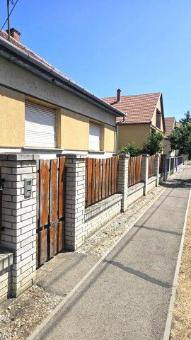 Eladó családi ház, Újszászon 79.9 M Ft, 4 szobás