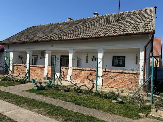 Eladó családi ház, Tiszafüreden 47 M Ft, 3 szobás