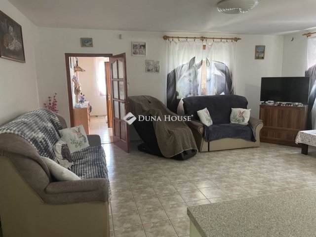Eladó családi ház, Tápiószelén 89.9 M Ft, 4 szobás