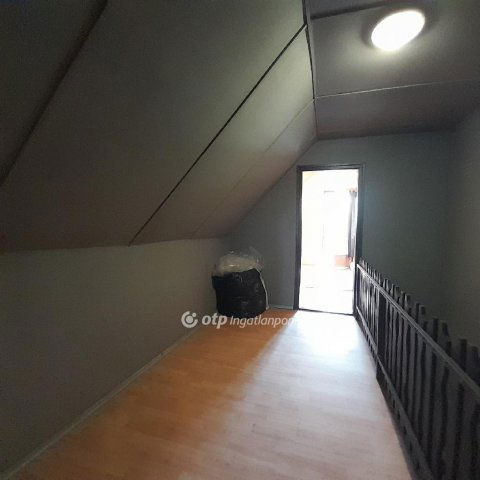 Eladó családi ház, Jászárokszálláson 25 M Ft, 3 szobás