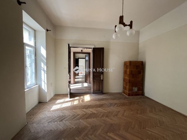 Eladó téglalakás, Budapesten, VI. kerületben 87.9 M Ft, 2 szobás