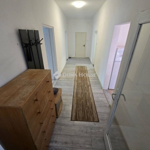 Eladó ikerház, Gödöllőn 224 M Ft, 7 szobás