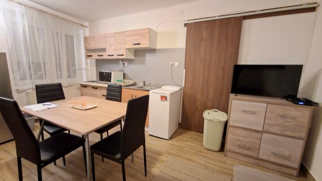 Kiadó téglalakás, albérlet, Pécsett 110 E Ft / hó, 1 szobás