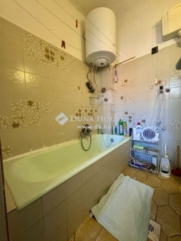 Eladó téglalakás, Budapesten, V. kerületben 93.5 M Ft, 1 szobás