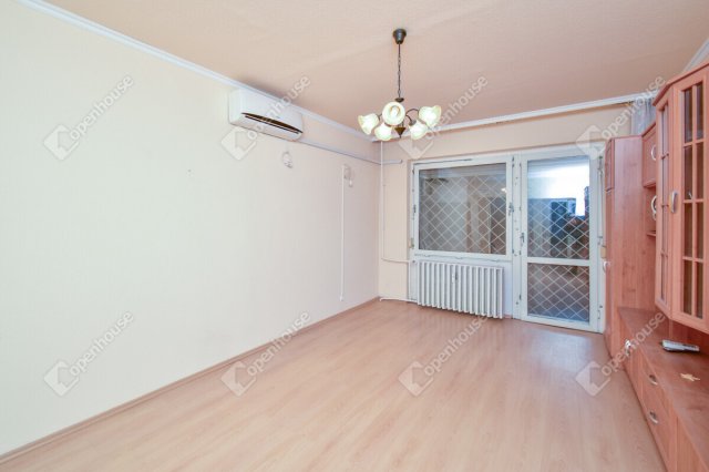 Eladó panellakás, Szegeden 54.5 M Ft, 2 szobás