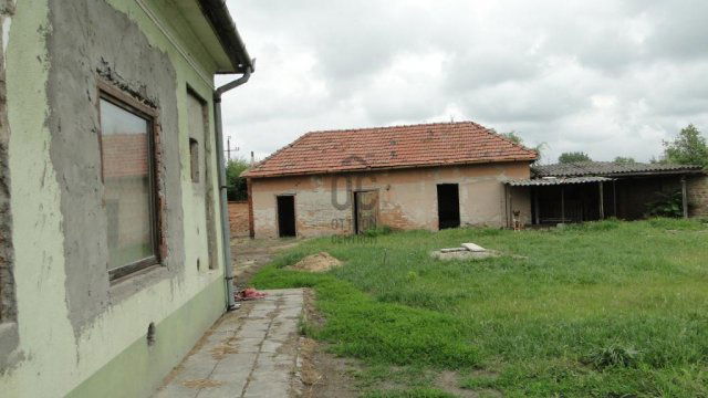 Eladó családi ház, Nagykőrösön 23.5 M Ft, 6 szobás