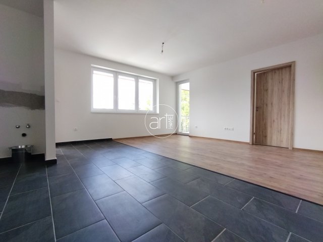 Kiadó téglalakás, albérlet, Szegeden, Remény utcában, 3 szobás