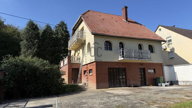 Eladó családi ház, Komlón 84.9 M Ft, 4 szobás