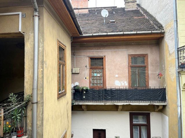 Eladó téglalakás, Budapesten, VI. kerületben, Nagymező utcában