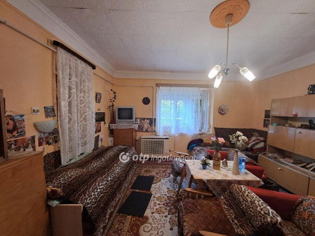 Eladó családi ház, Kisújszálláson 13 M Ft, 1+1 szobás