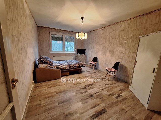 Eladó panellakás, Mezőhegyesen 16.5 M Ft, 3 szobás