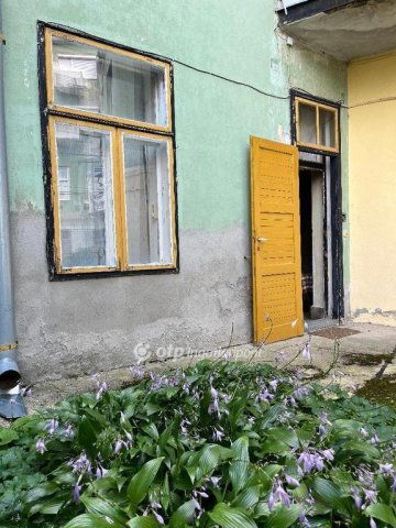 Eladó téglalakás, Pécsett 70 M Ft, 2 szobás