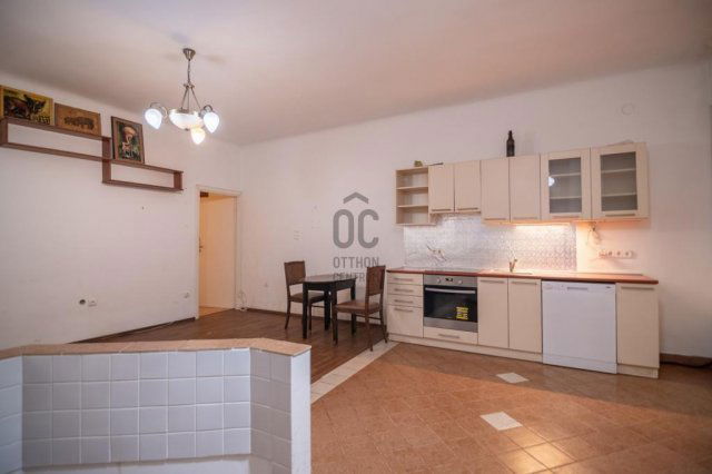 Eladó téglalakás, Budapesten, VI. kerületben 69.9 M Ft, 3 szobás