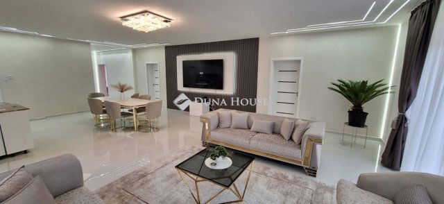 Eladó családi ház, Budakalászon 219 M Ft, 4 szobás