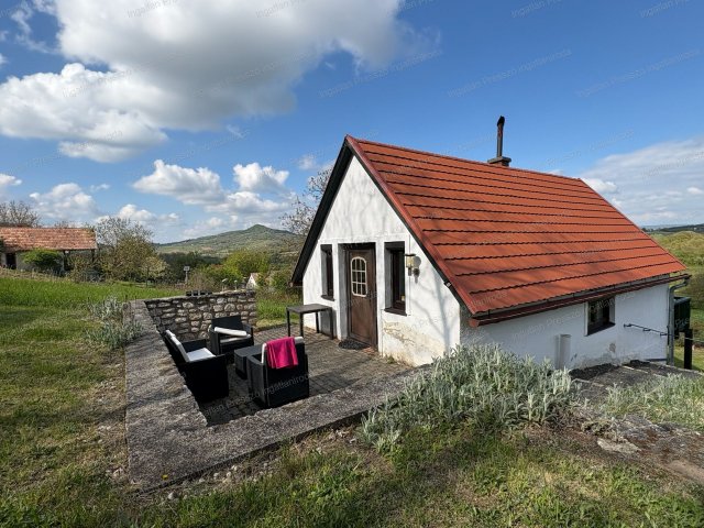 Eladó nyaraló, Káptalantótin 35 M Ft, 1 szobás