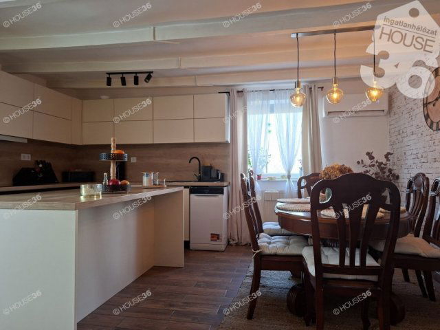 Eladó családi ház, Kiskunfélegyházán 29.9 M Ft, 2 szobás