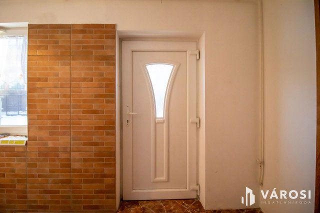 Eladó családi ház, Székesfehérvárott 55.5 M Ft, 2 szobás