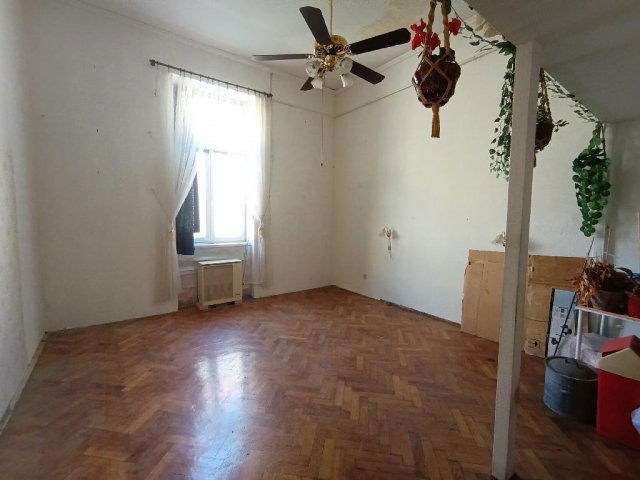 Eladó téglalakás, Budapesten, VI. kerületben 54.9 M Ft, 1 szobás