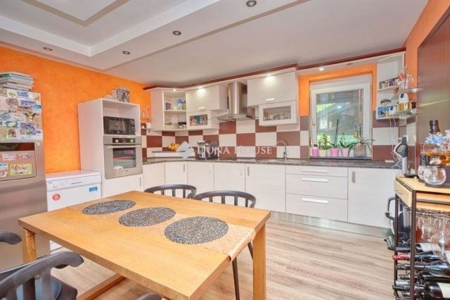 Eladó családi ház, Szigetbecsén 135 M Ft, 4 szobás