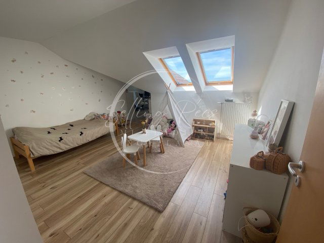 Eladó téglalakás, Pécsett 89.5 M Ft, 2+1 szobás