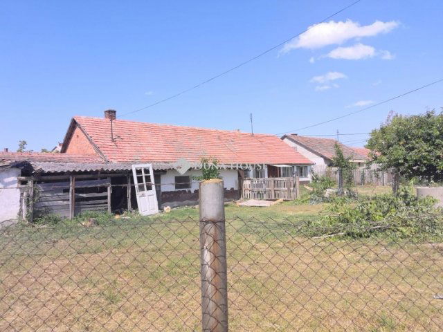 Eladó családi ház, Szabadszálláson 8 M Ft, 2 szobás