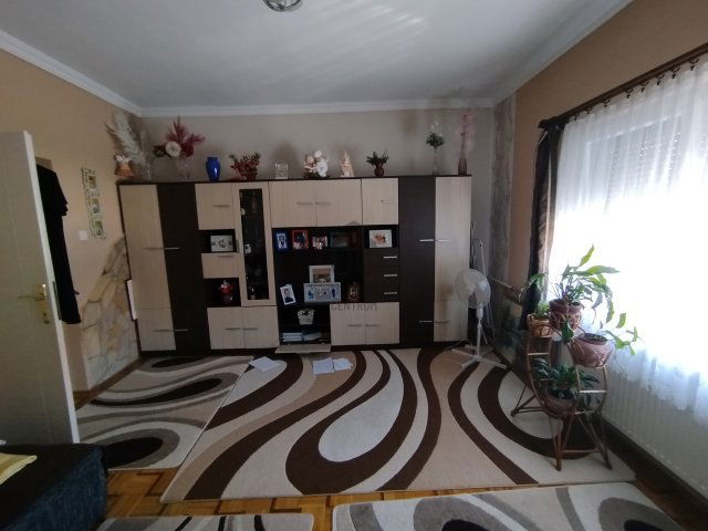 Eladó családi ház, Szolnokon 38 M Ft, 2 szobás