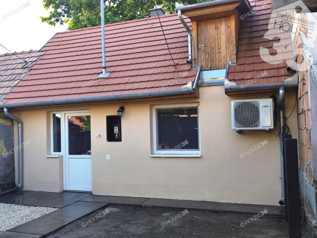 Eladó családi ház, Kecskeméten 31.6 M Ft, 1 szobás