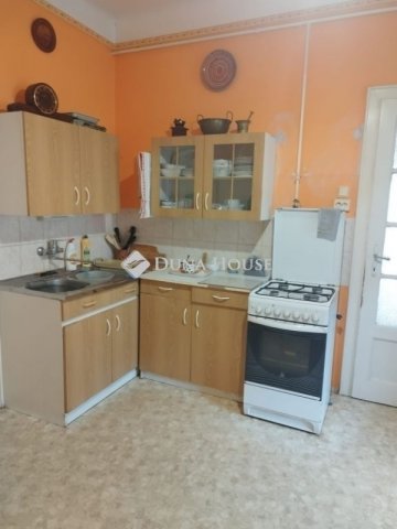 Eladó családi ház, Vecsésen 92 M Ft, 4 szobás