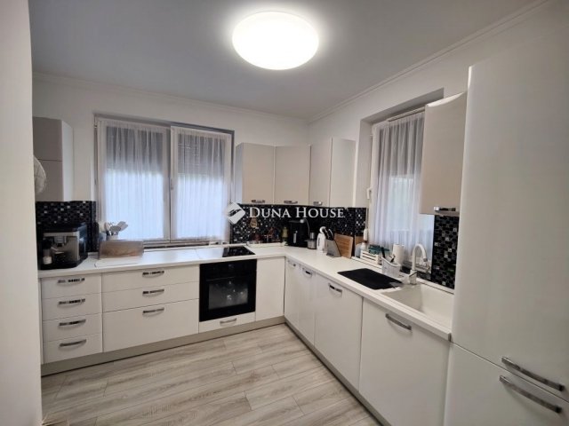 Eladó családi ház, Szigethalmon 119.9 M Ft, 4 szobás