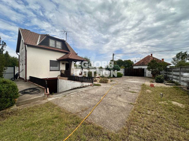 Eladó családi ház, Csemőn 36.6 M Ft, 1 szobás