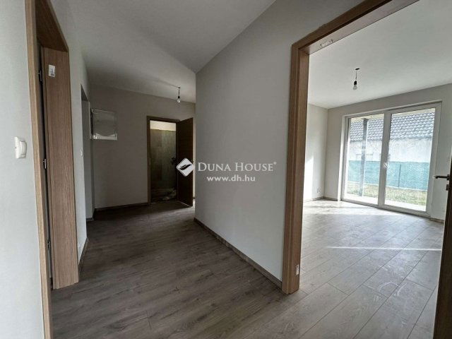 Eladó ikerház, Balatonvilágoson 175.9 M Ft, 4 szobás