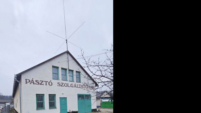 Eladó ipari ingatlan, Komlón, Mikszáth Kálmán utcában