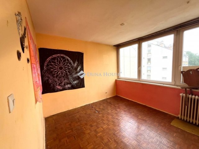 Eladó téglalakás, Esztergomban, Lőrinc utcában 65 M Ft