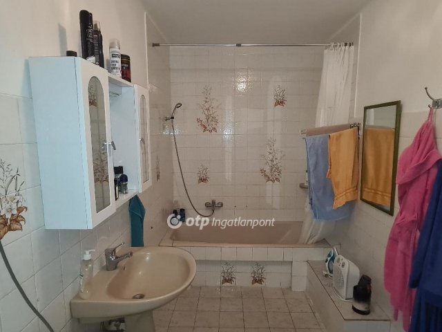 Eladó családi ház, Áporkán 76 M Ft, 3 szobás