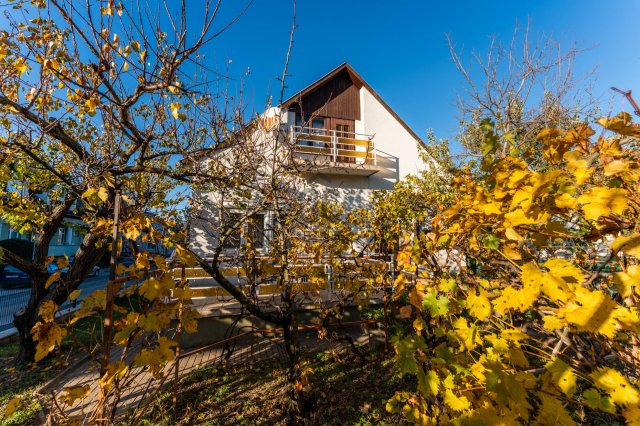 Eladó családi ház, Veszprémben 99 M Ft, 3 szobás