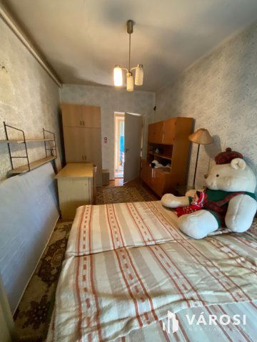 Eladó családi ház, Komáromban 39.9 M Ft, 2 szobás