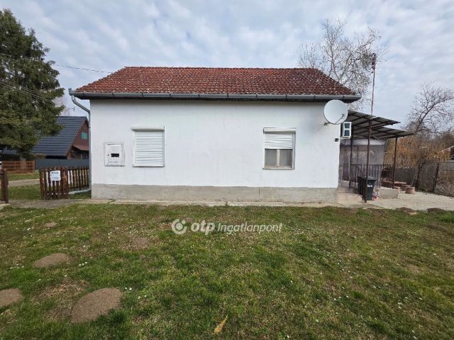 Eladó nyaraló, Tiszacsegén 20 M Ft, 4 szobás