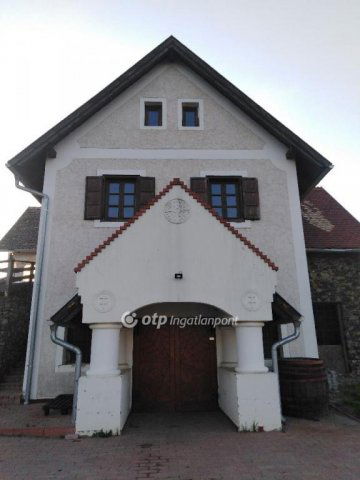 Eladó nyaraló, Lesencetomajon 270 M Ft, 4+1 szobás