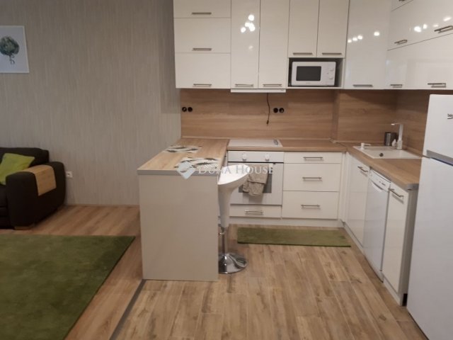 Eladó téglalakás, Pécsett 75 M Ft, 3 szobás