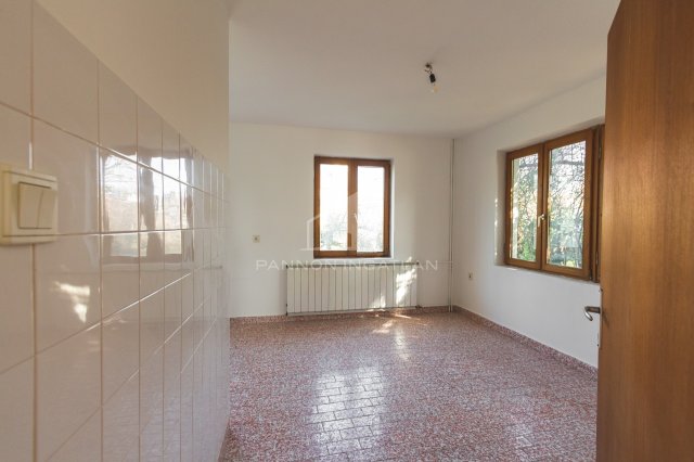 Eladó családi ház, Velencén 97.9 M Ft, 6 szobás