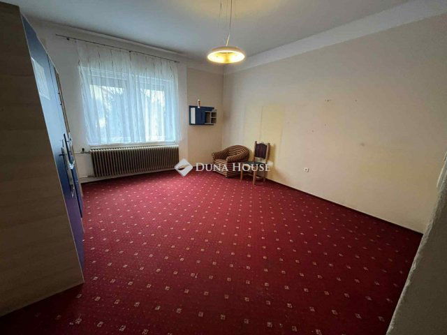 Eladó családi ház, Máriakálnokon 67.9 M Ft, 5 szobás