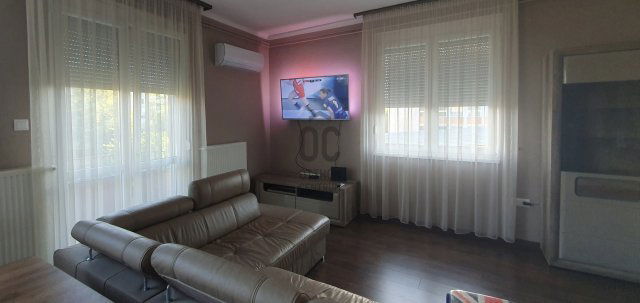 Kiadó téglalakás, albérlet, Pécsett 200 E Ft / hó, 2 szobás