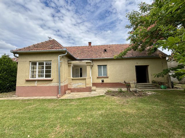 Eladó családi ház, Szentpéterúron 14.99 M Ft, 2 szobás