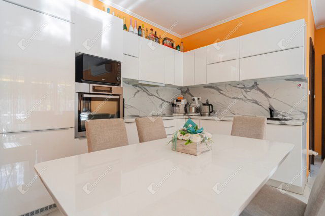 Eladó téglalakás, Monoron 89.49 M Ft, 4 szobás