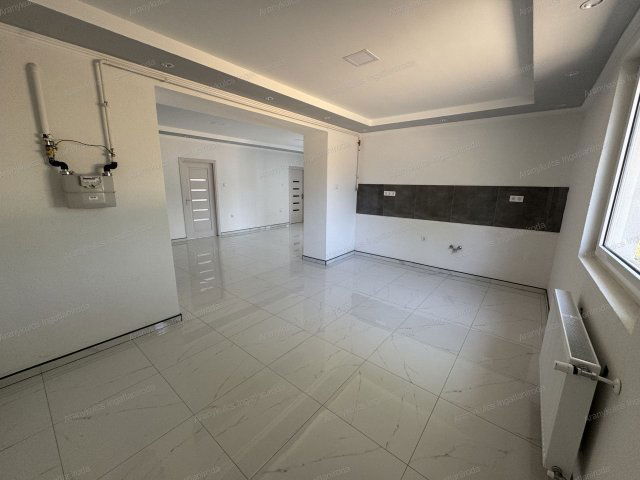 Eladó családi ház, Békéscsabán 54.99 M Ft, 4 szobás